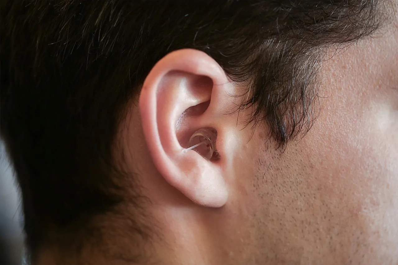 how to insert EARasers Peace and Quiet Earplugs